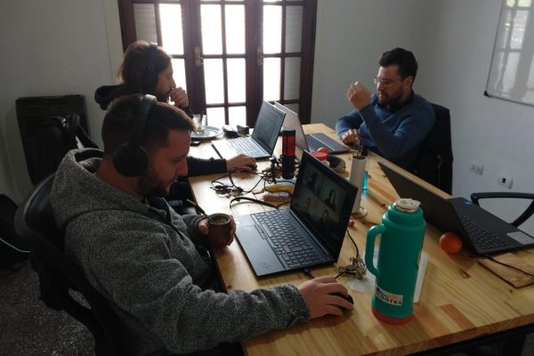 Trabajo de la cooperativa GENEOS, desarrollando software personalizado en funcion del cliente.
